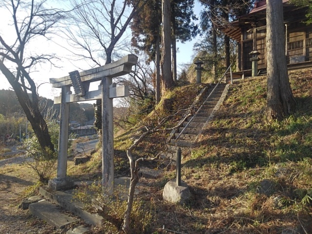 川崎城跡公園の丘の神社（3月14日）