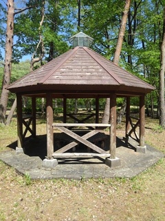 那須野が原公園の小さな休憩所（4月30日）