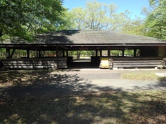那須野が原公園の遊具広場の休憩所（4月30日）