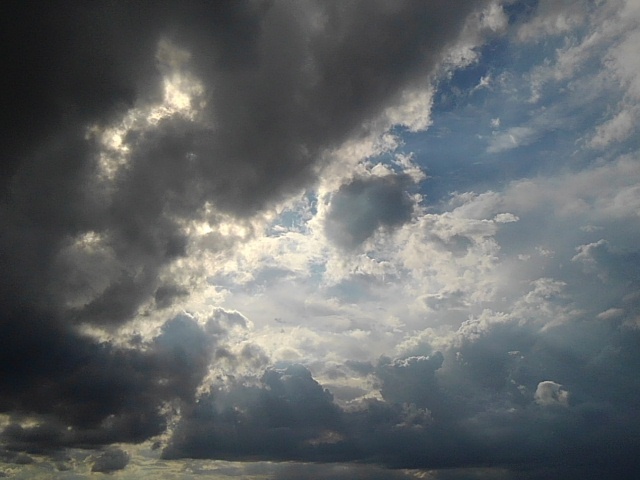 入り乱れる雲（8月12日）