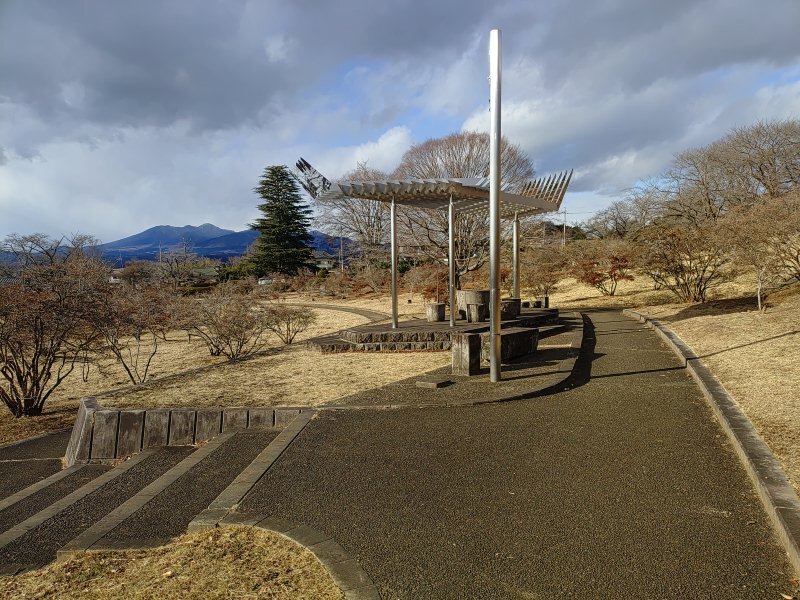 金属を感じる丘の休憩所（1月1日）