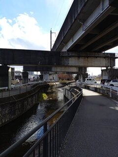 新幹線ガードと川の景色（1月23日）