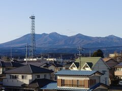 高原山と鉄塔と市街地（12月13日）