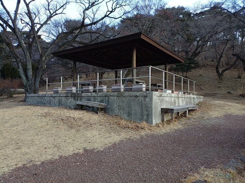 ベンチもある休憩所（1月30日）