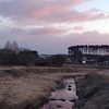朝の色に染まる川（1月30日）