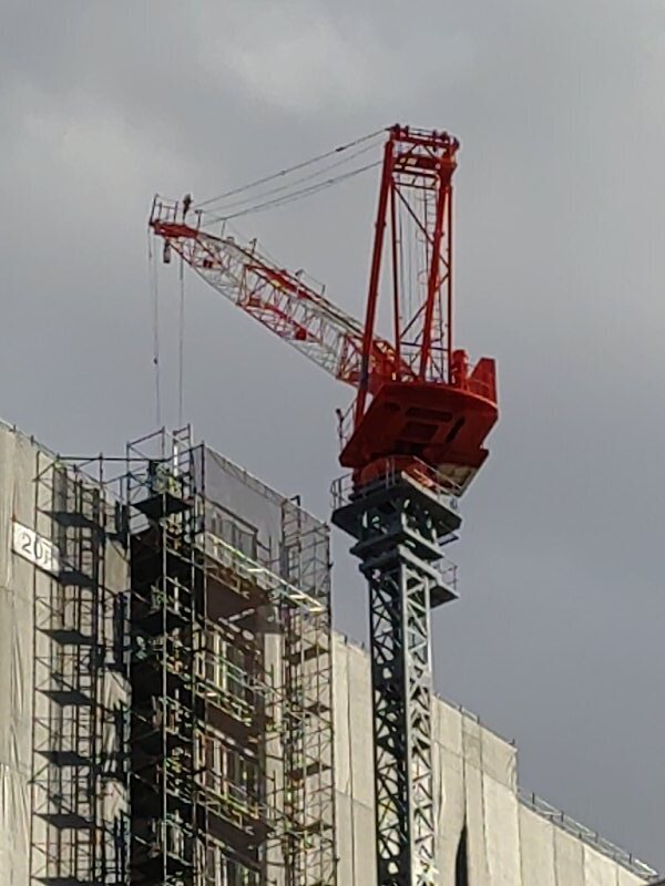 駅前のクレーン（1月23日）