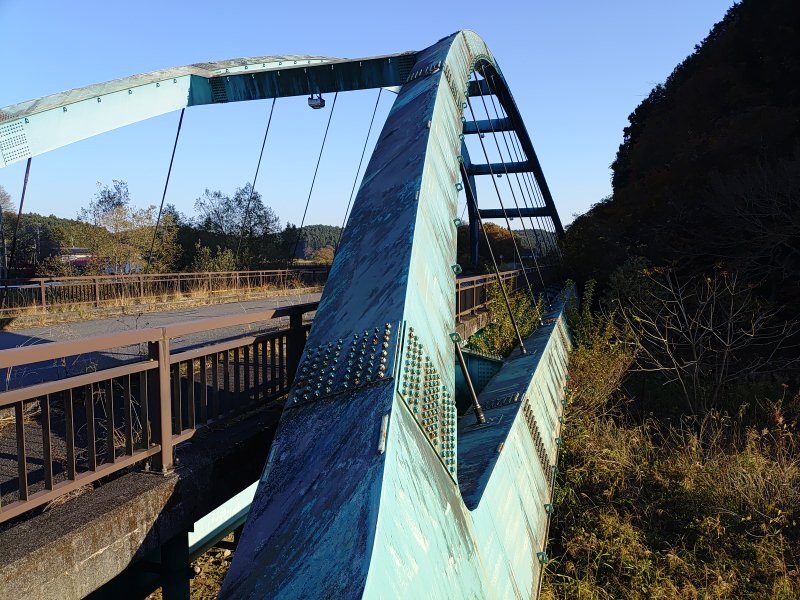 間近に見える道路橋（11月17日）