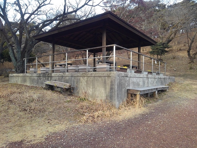 休憩所と歩道（2月1日）