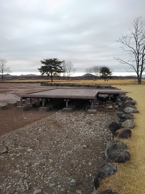 桟橋と水のない池（1月2日）