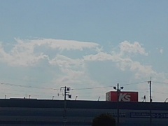 ケーズの建物と入道雲（7月7日）