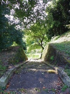 川崎城跡公園の丘の下り階段（9月30日）