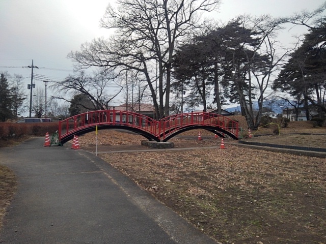 烏ヶ森公園の赤い橋（2月1日）