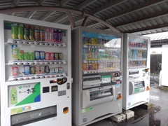 済生会病院の駐輪場あたりの自動販売機（11月17日）