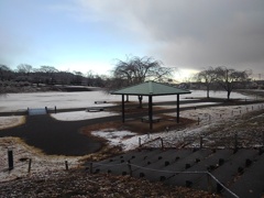 長峰公園の休憩所（2月8日）.