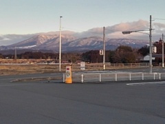 コンビニの駐車場から見えた高原山（3月7日）