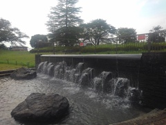 長峰公園の人工滝（8月5日）