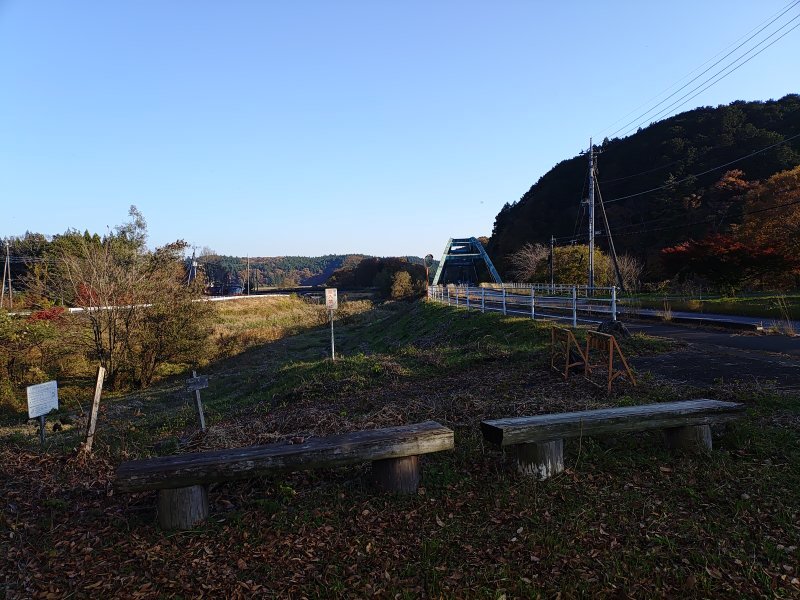 郊外のベンチ（11月17日）