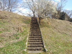 川崎城跡の丘の階段（3月22日）