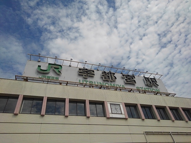 宇都宮駅の駅舎と鱗雲（7月26日）