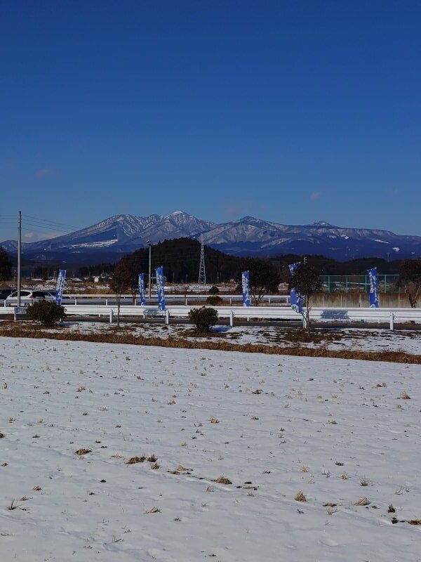 コンビニの駐車場から見えた高原山（1月13日）
