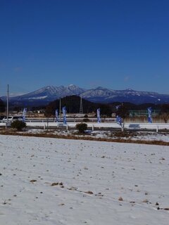 コンビニの駐車場から見えた高原山（1月13日）
