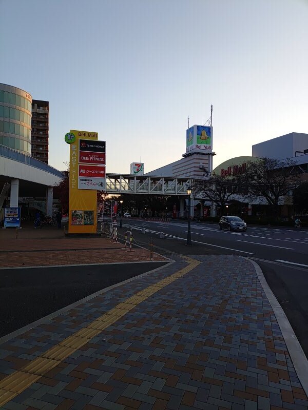 夕方のベルモールの近くの道（11月7日）