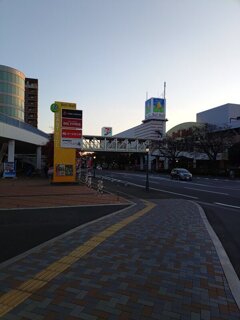 夕方のベルモールの近くの道（11月7日）