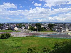 丘の芝生の広場（8月8日）