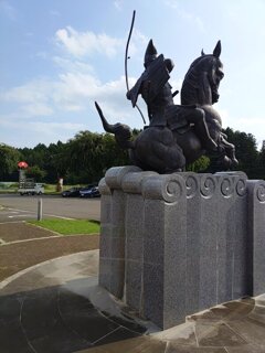 扇を狙う与一（8月16日）