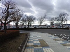 塩谷病院の入口の歩道（12月29日）