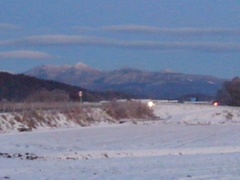 雪の水田と高原山（2月7日）