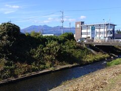 川と山並み（11月4日）