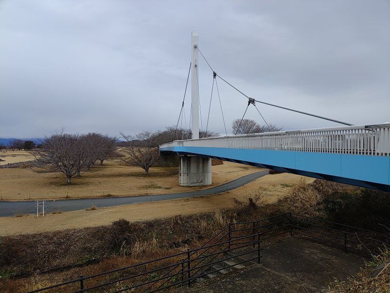 ゆうゆうパークの白い陸橋（1月2日）