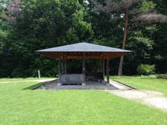 那須野が原公園の丘の頂上の休憩所（8月8日）