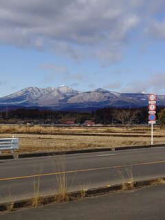 高原山と標識と道路（1月26日）