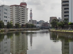 鉄塔と市街地と川（7月4日）