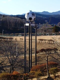 サッカーボール型の給水塔（12月28日）
