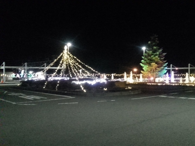 片岡駅のロータリーのツリーイルミ（12月10日）