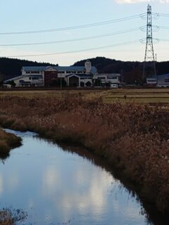 校舎と鉄塔と川（12月10日）