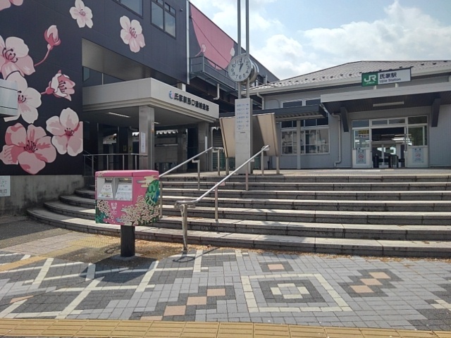 氏家駅の駅舎（4月26日）
