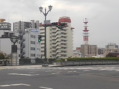 道路の奥の鉄塔（10月4日）