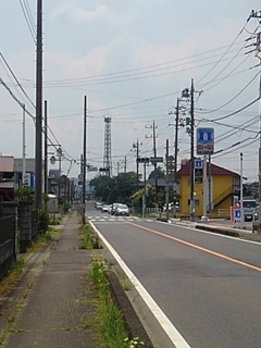 道路の奥の鉄塔（7月7日）
