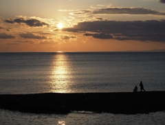 夕陽と遊ぶ人たち(編集後)