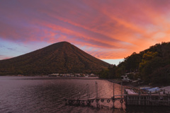 中禅寺湖の夜明け