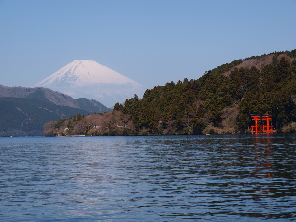 芦ノ湖春富士