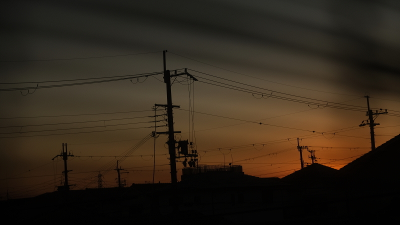 夕日をそっと覗く