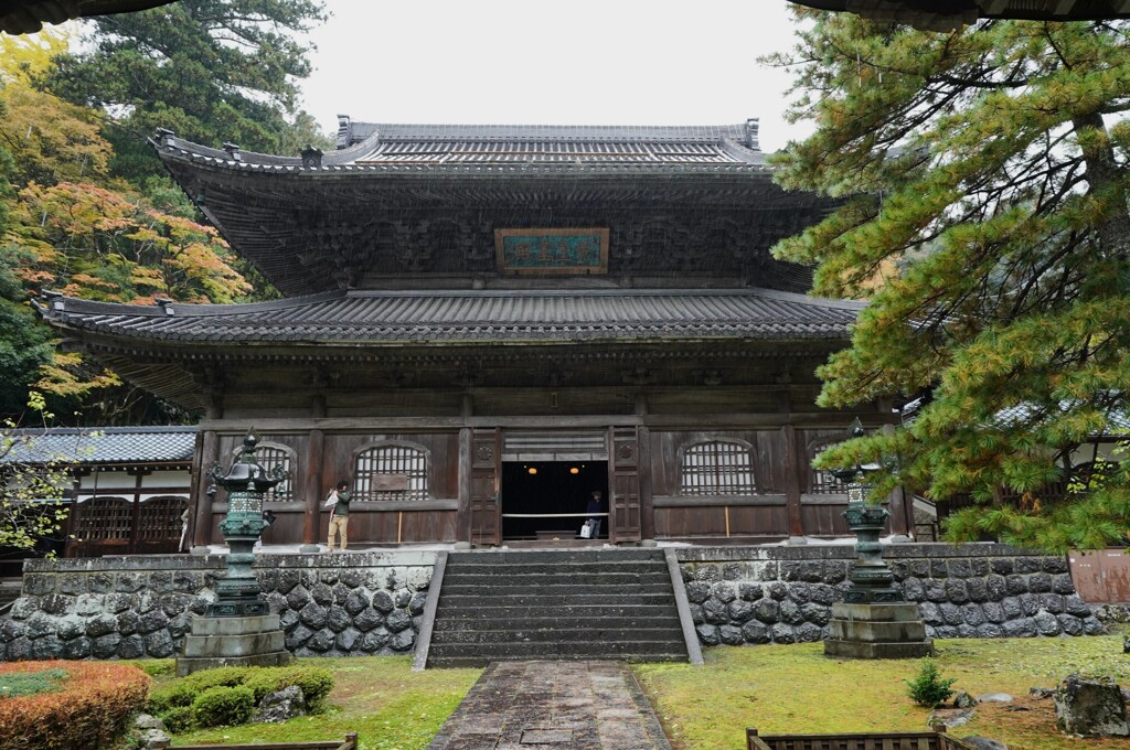 雨の永平寺