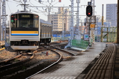 鶴見駅出発する鶴見線