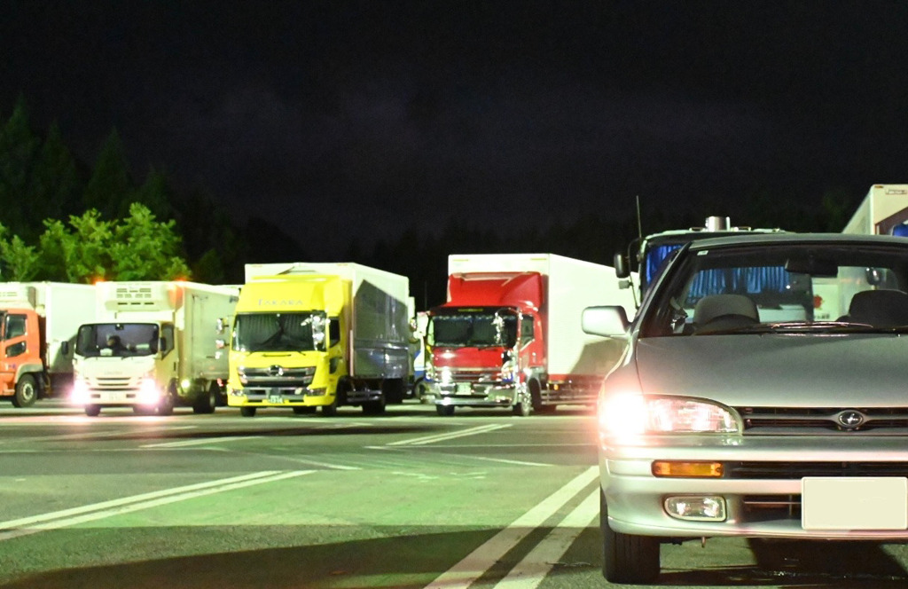 深夜の高速道路