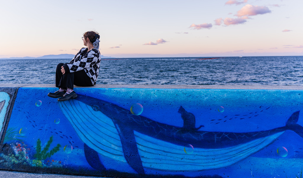 大海原をクジラに乗って